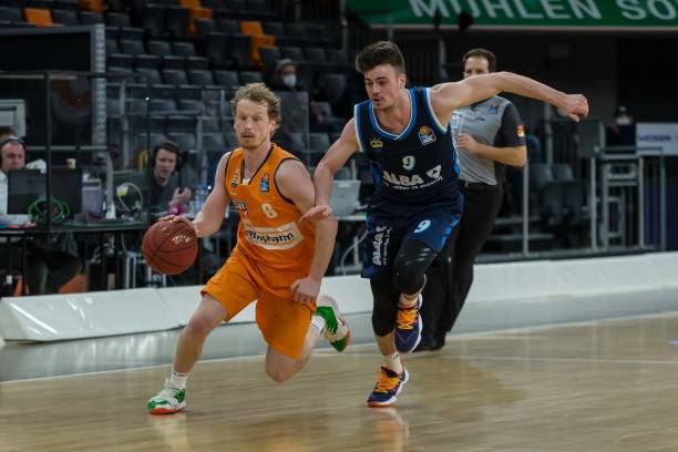 择在中型俱 择在中型俱