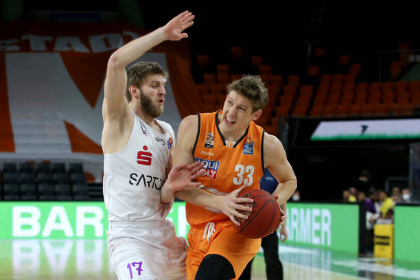 青年队崭露 青年队崭露