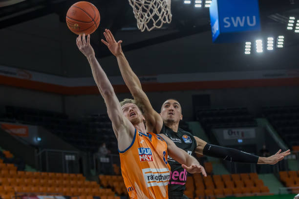 取得首场胜 取得首场胜