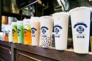 低调看球茶饮的时尚因素